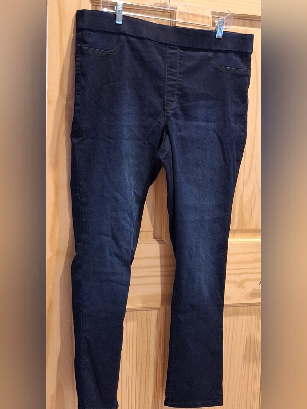 Gloria Vanderbilt Women's Slim Straight Jeans in Dark Blue